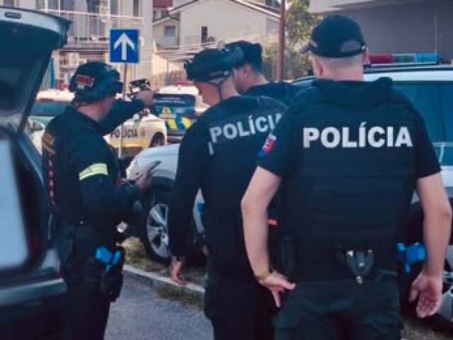Polícia obvinila muža za vyhrážanie študentom s nožom v Bratislave