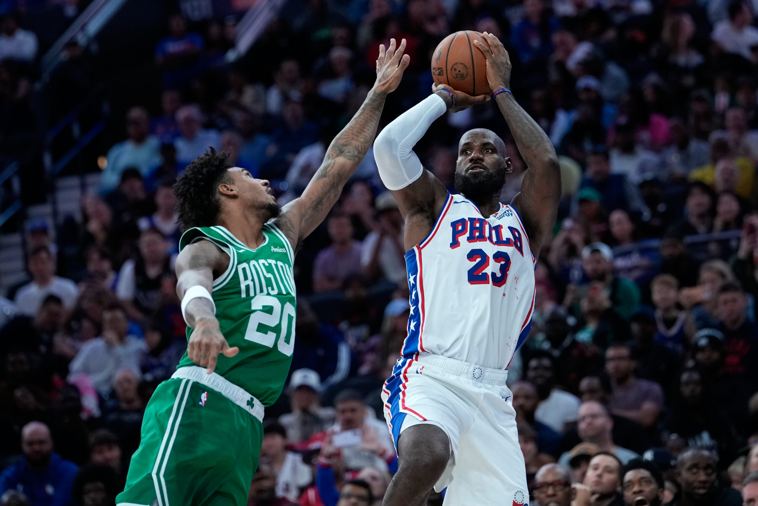 LeBron James začína 24. sezónu v NBA s Philadelphiou 76ers